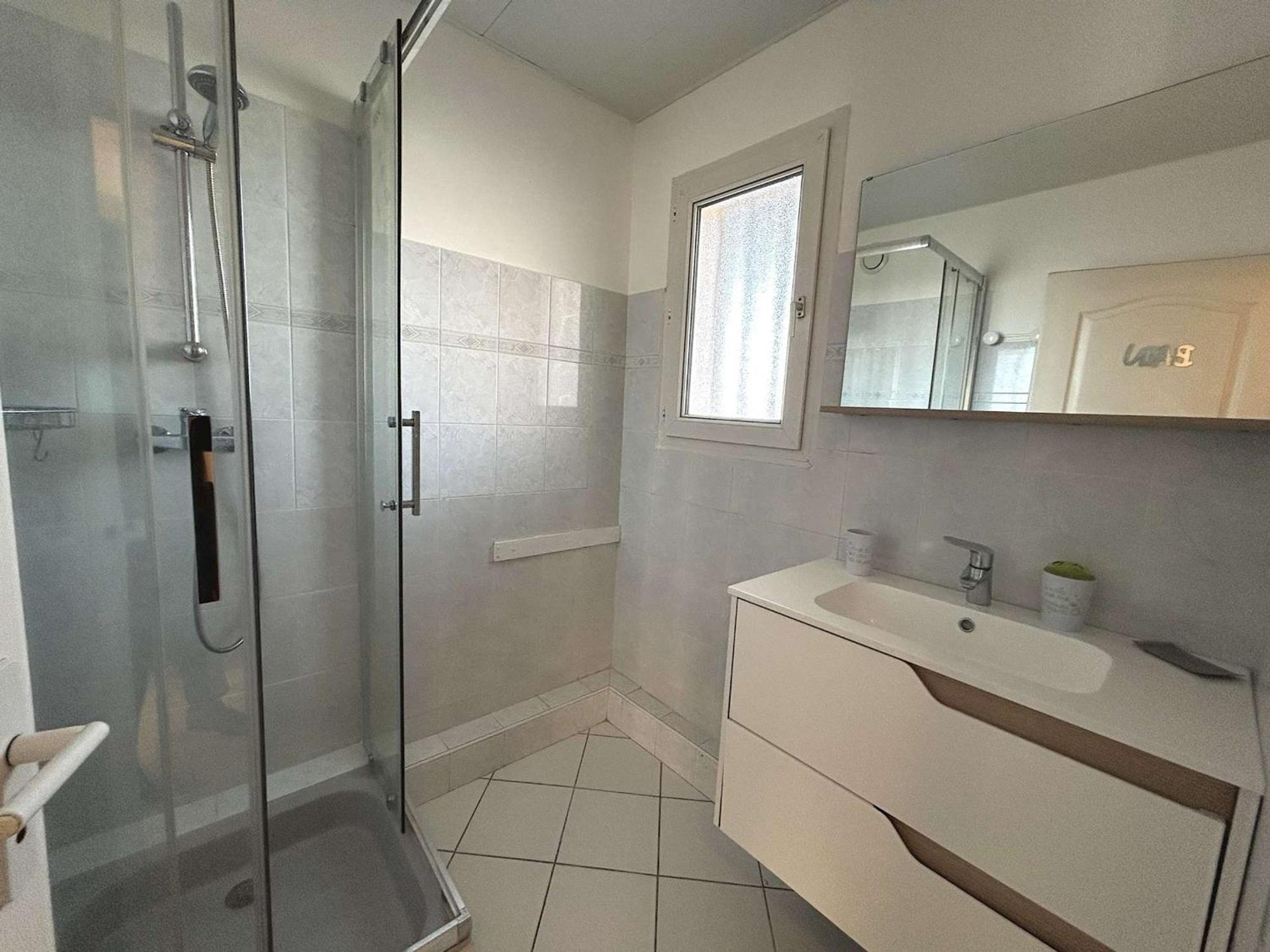 Appartement Lumineux 2 Pieces, Terrasse Au Sud, Parking Prive A - Fr-1-226a-203